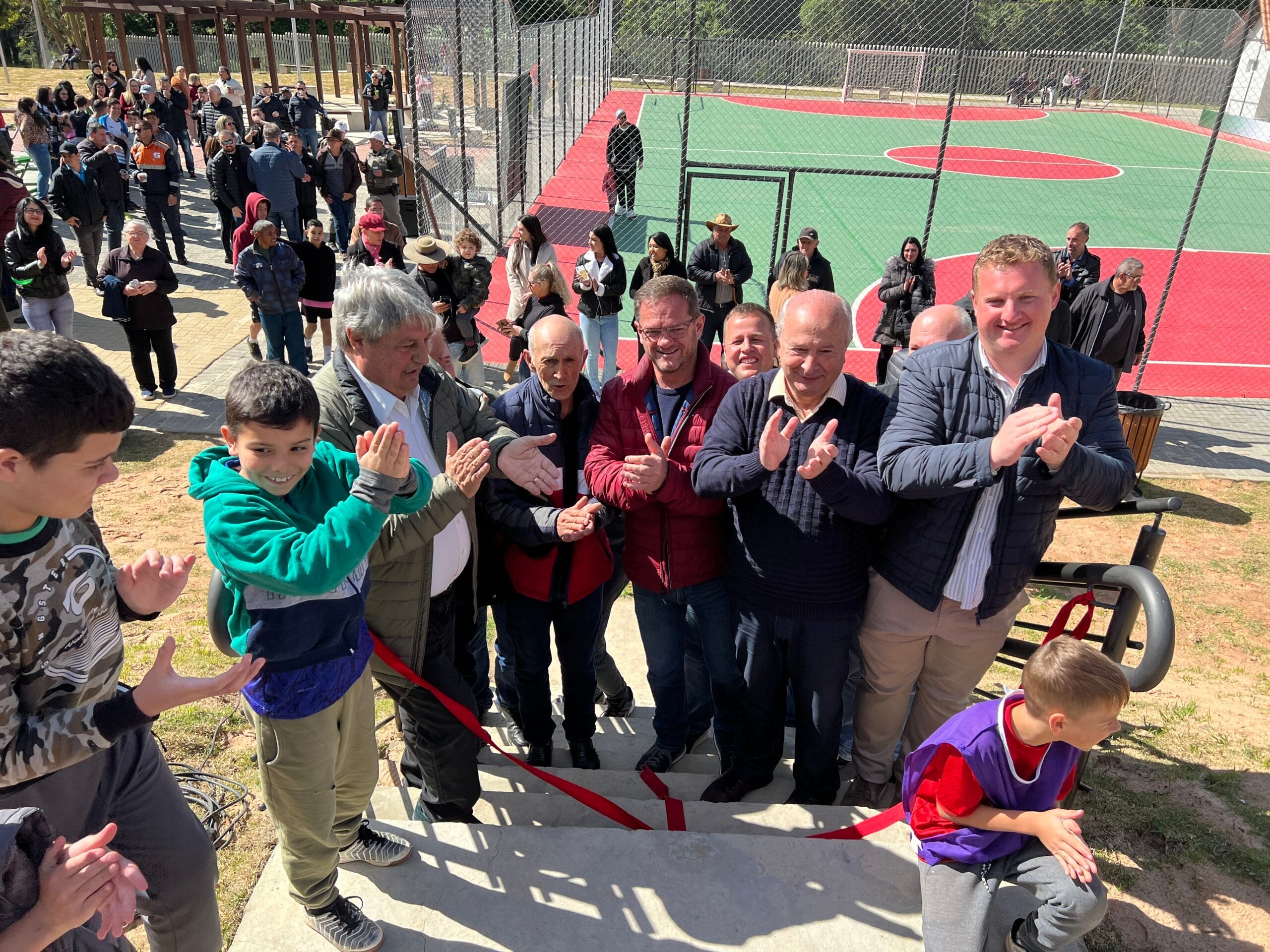 Inaugurada nova praça da Viação Férrea