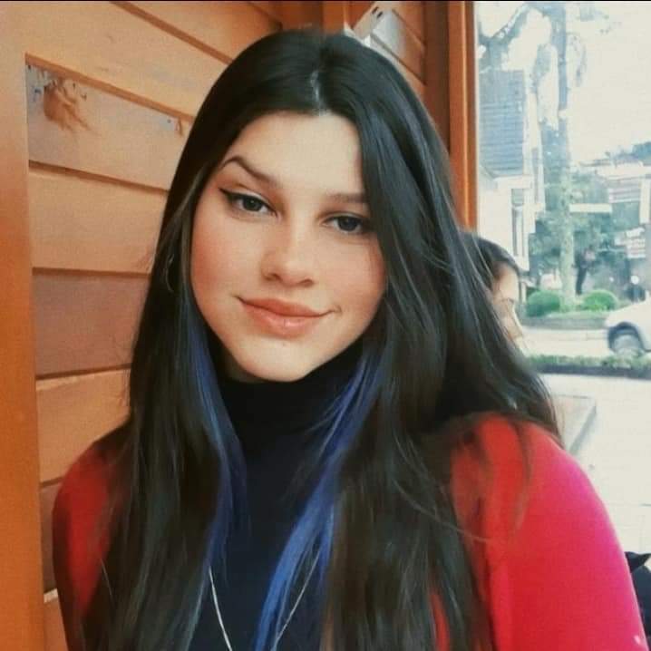 Coluna Social: No clique desta semana: Emily de Oliveira