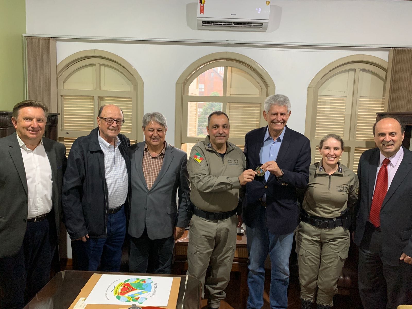 Prefeito acompanha entrega de nova viatura para a Brigada Militar