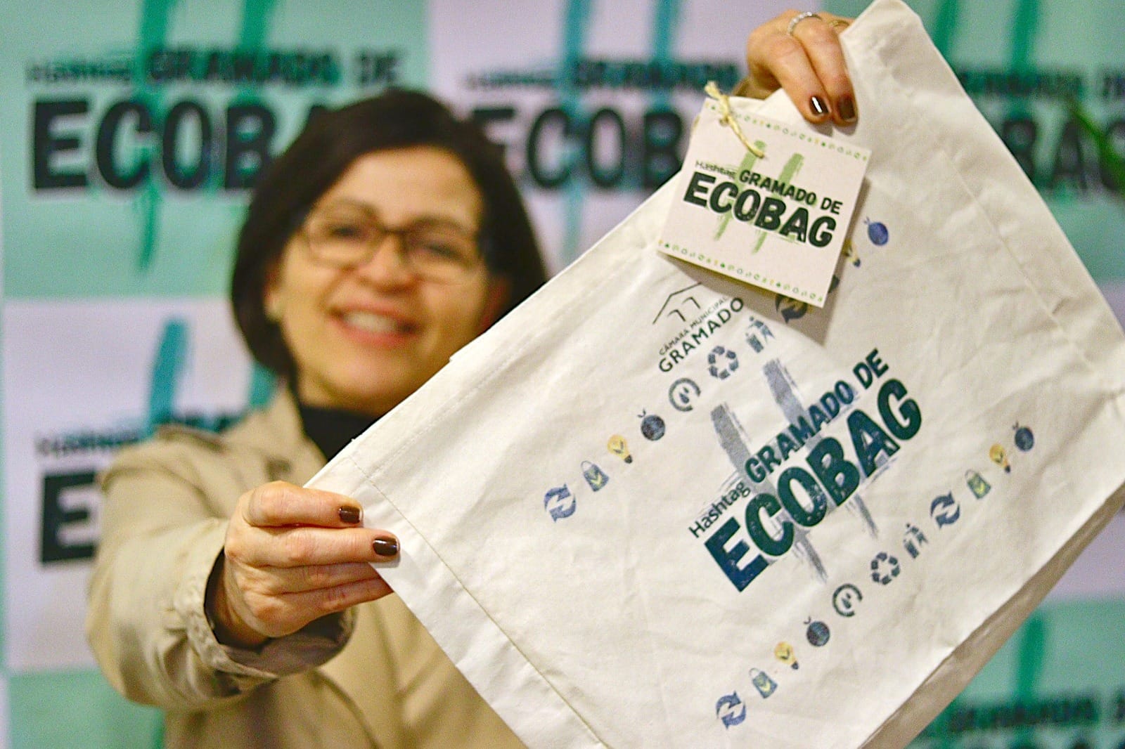 Câmara de Vereadores lança campanha Hashtag Gramado de Ecobag