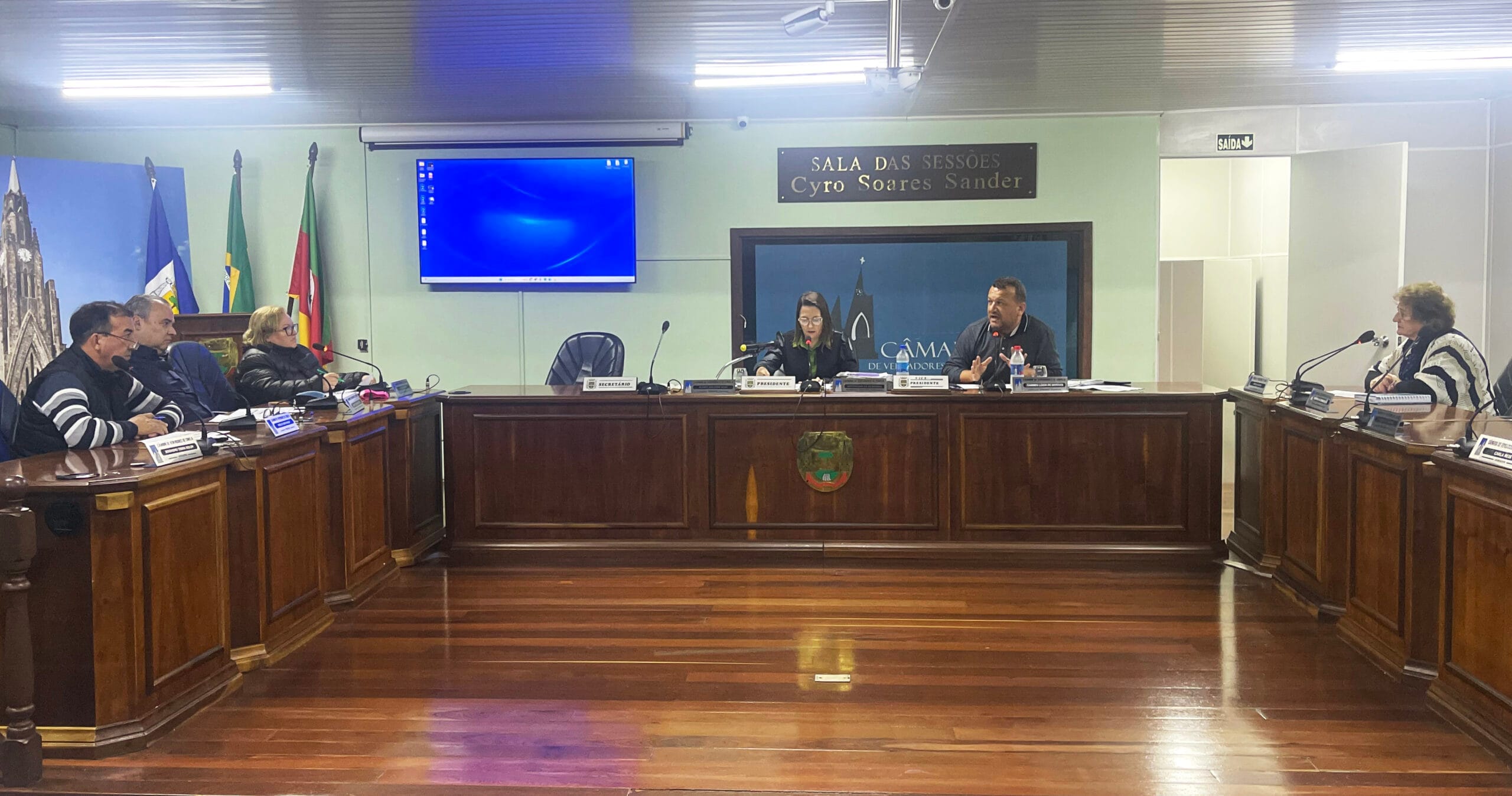 Vereadores recebem Secretária de Educação para reunião e troca de ideias na Câmara  