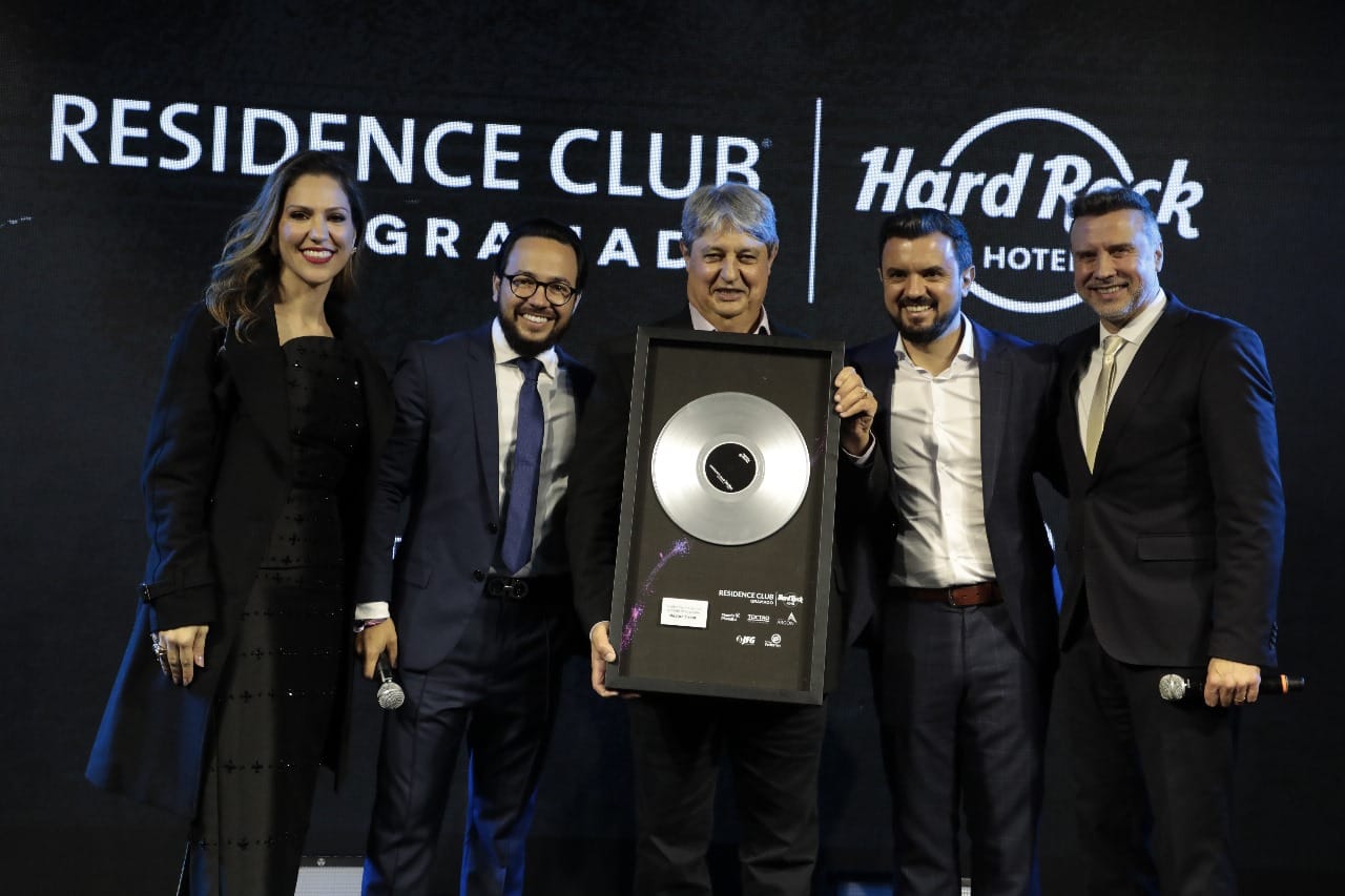 Prefeito Nestor e vice Luia participaram da apresentação do Residence Club at the Hard Rock Hotel