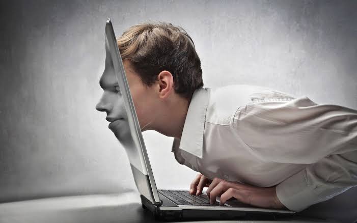 Tempos líquidos em um universo virtual