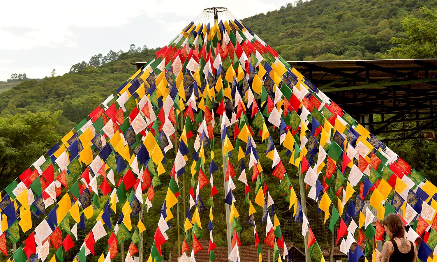Chuva adia Ato das Bandeiras e evento acontece neste sábado no Espaço Tibet