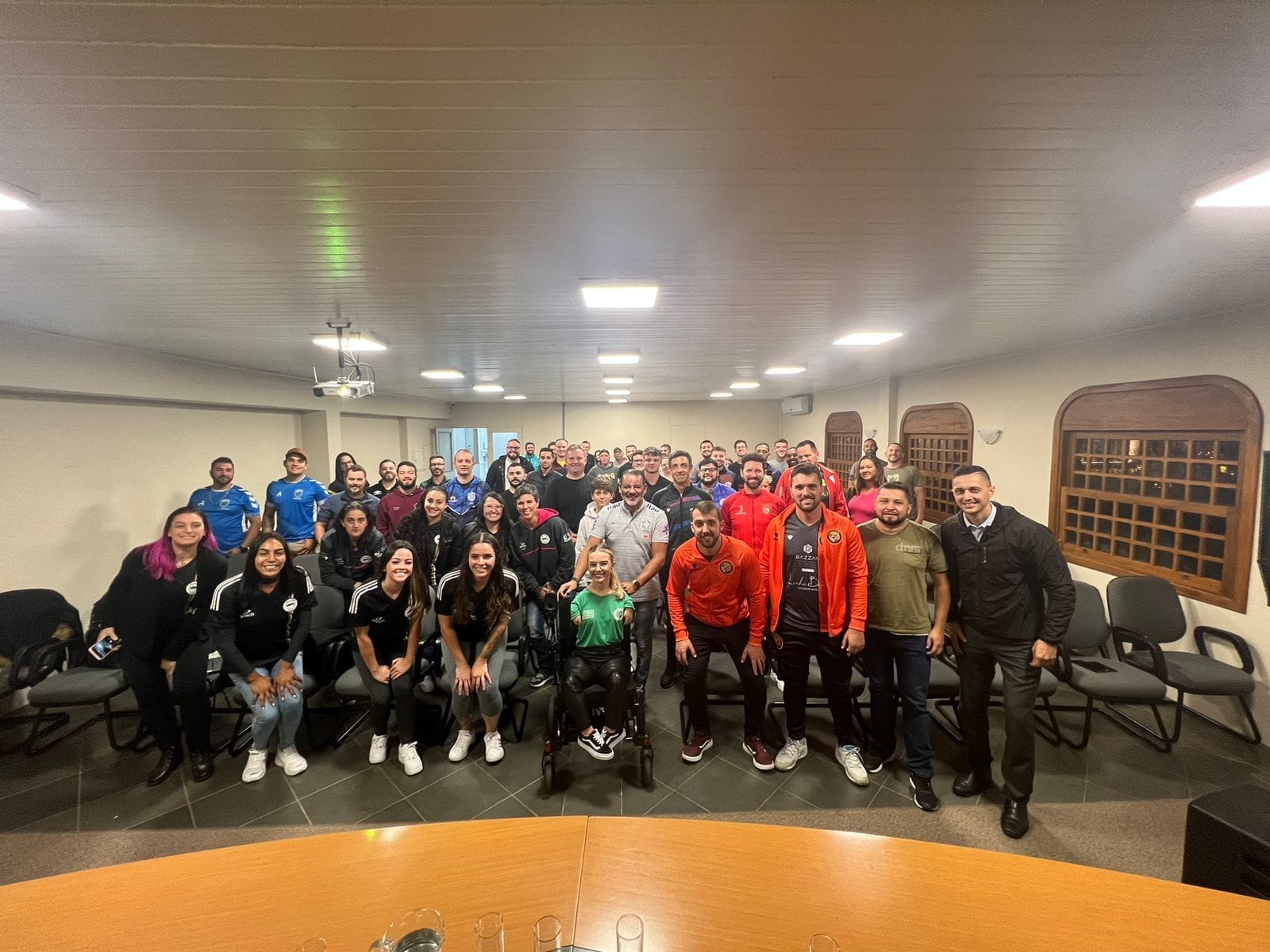Secretaria de Esportes realiza palestra com técnico da Seleção de Futsal Brasileira