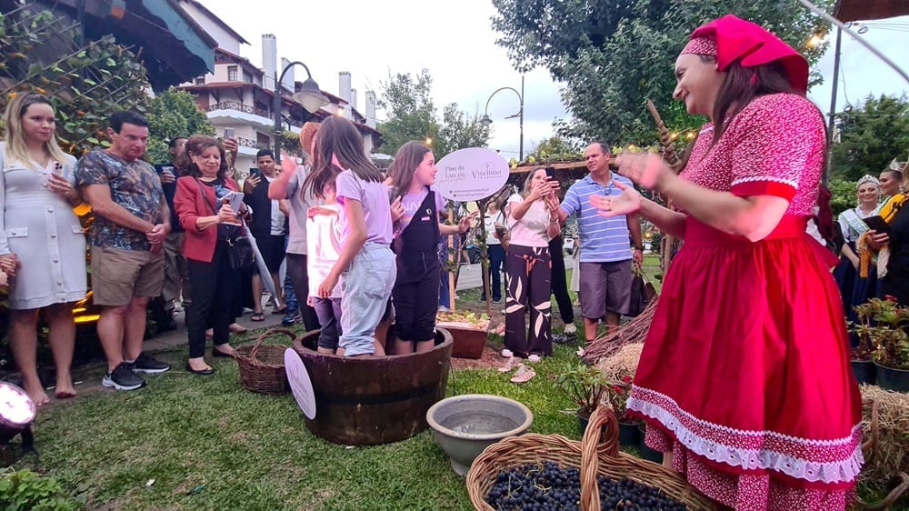 Vindima em Gramado terá pisa da uva como atração gratuita aos sábados