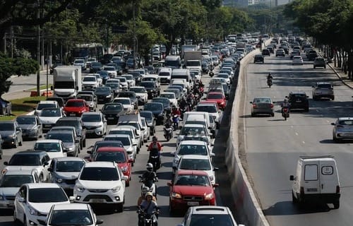 Motoristas das categorias C, D e E têm novos prazos para regularizar exame toxicológico