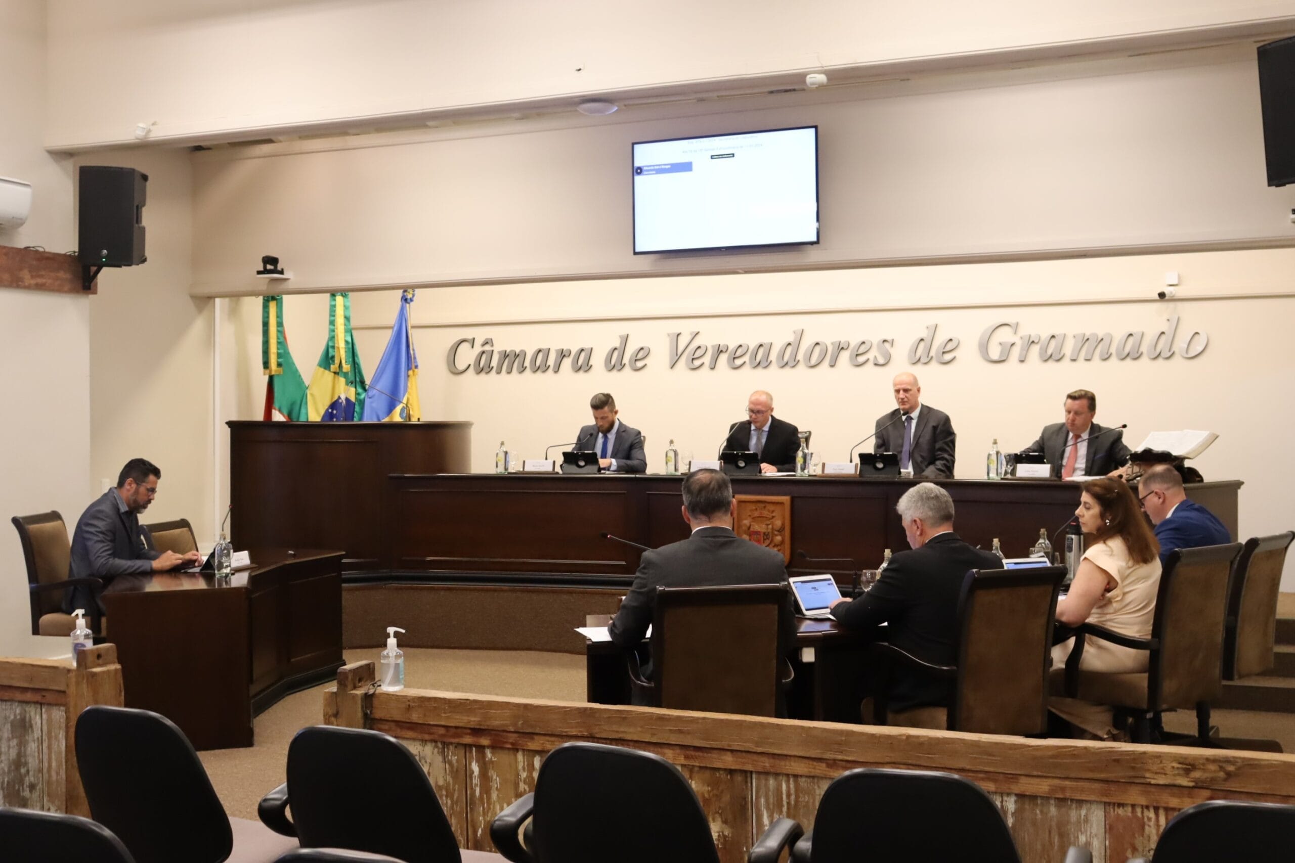 Votação mantém veto parcial do prefeito