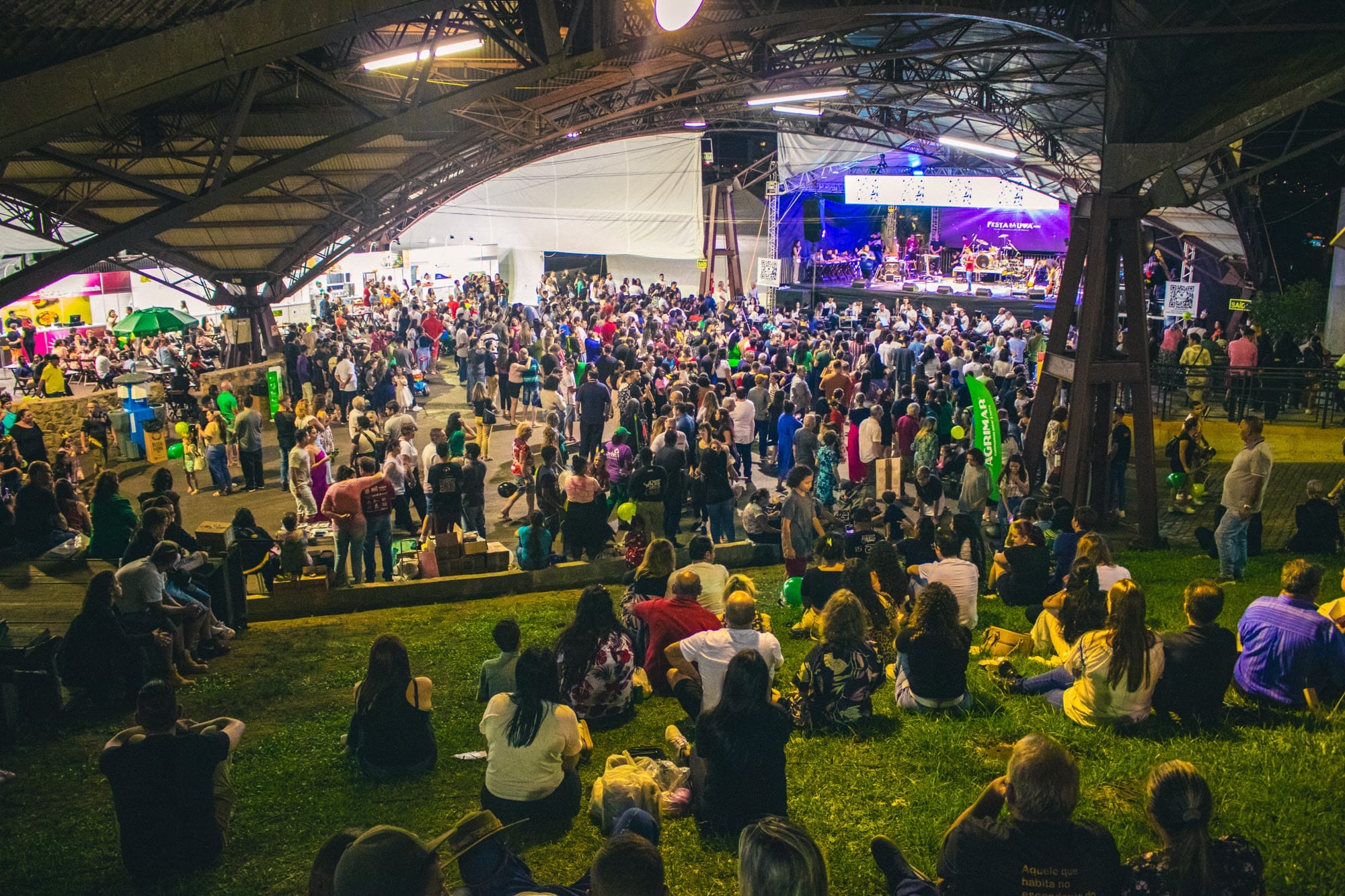 Noite Gospel reúne milhares de fiéis na Festa da Uva