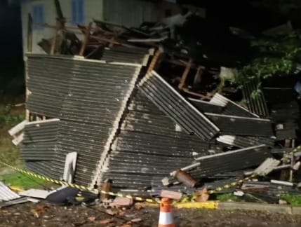 Casa desaba em Igrejinha nesta madrugada