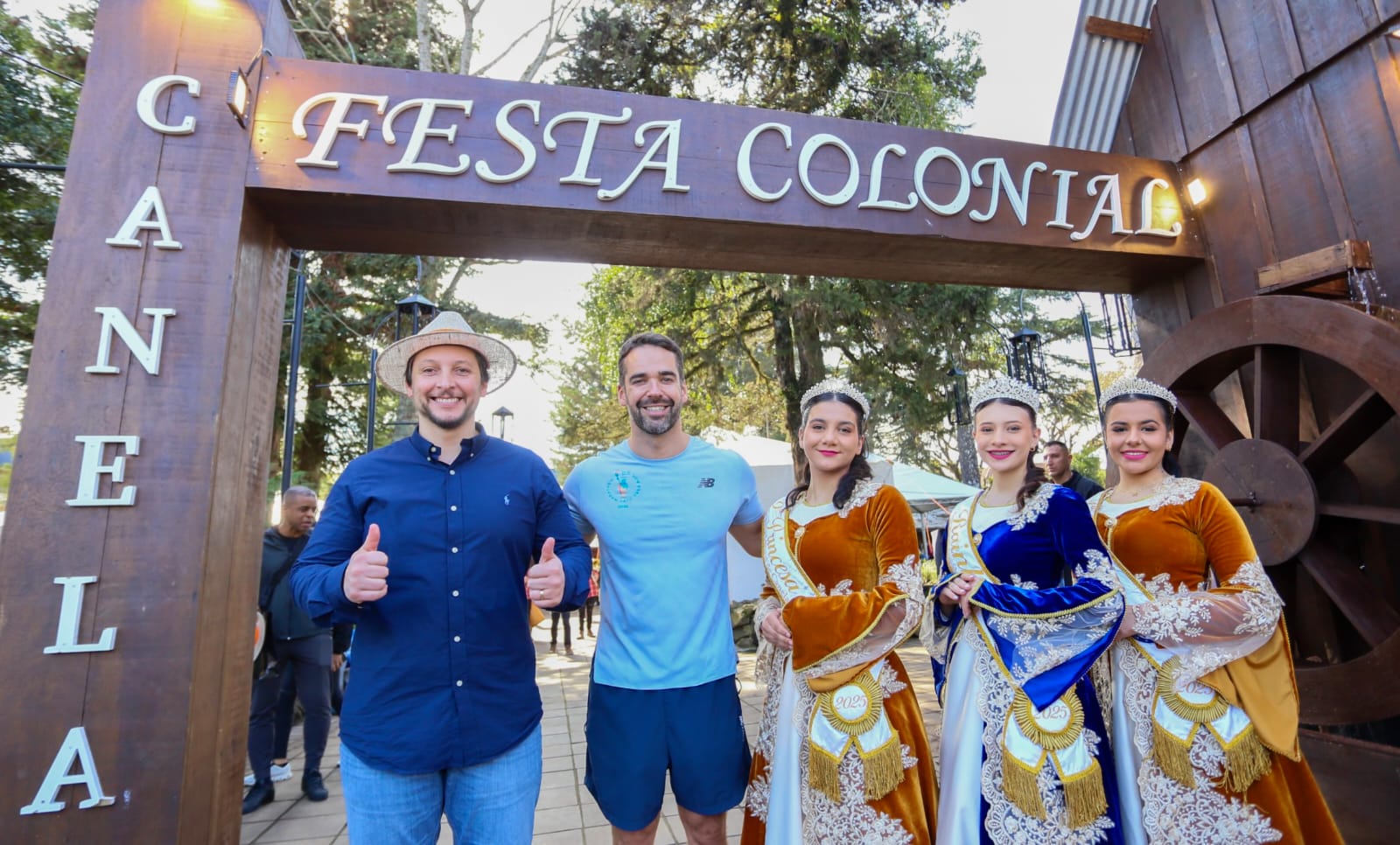 Prefeito Gilberto Cezar recebe governador na Festa Colonial