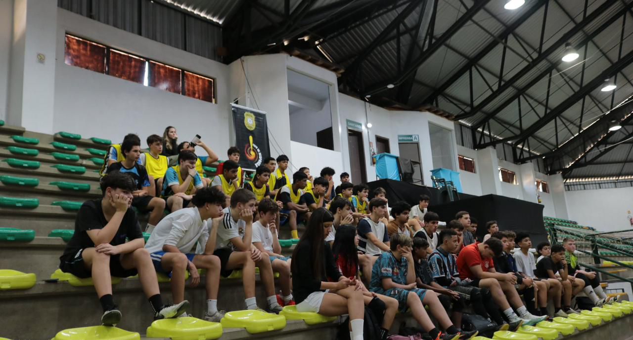 Jovens de projetos sociais de Gramado participam do Papo de Responsa da Polícia Civil