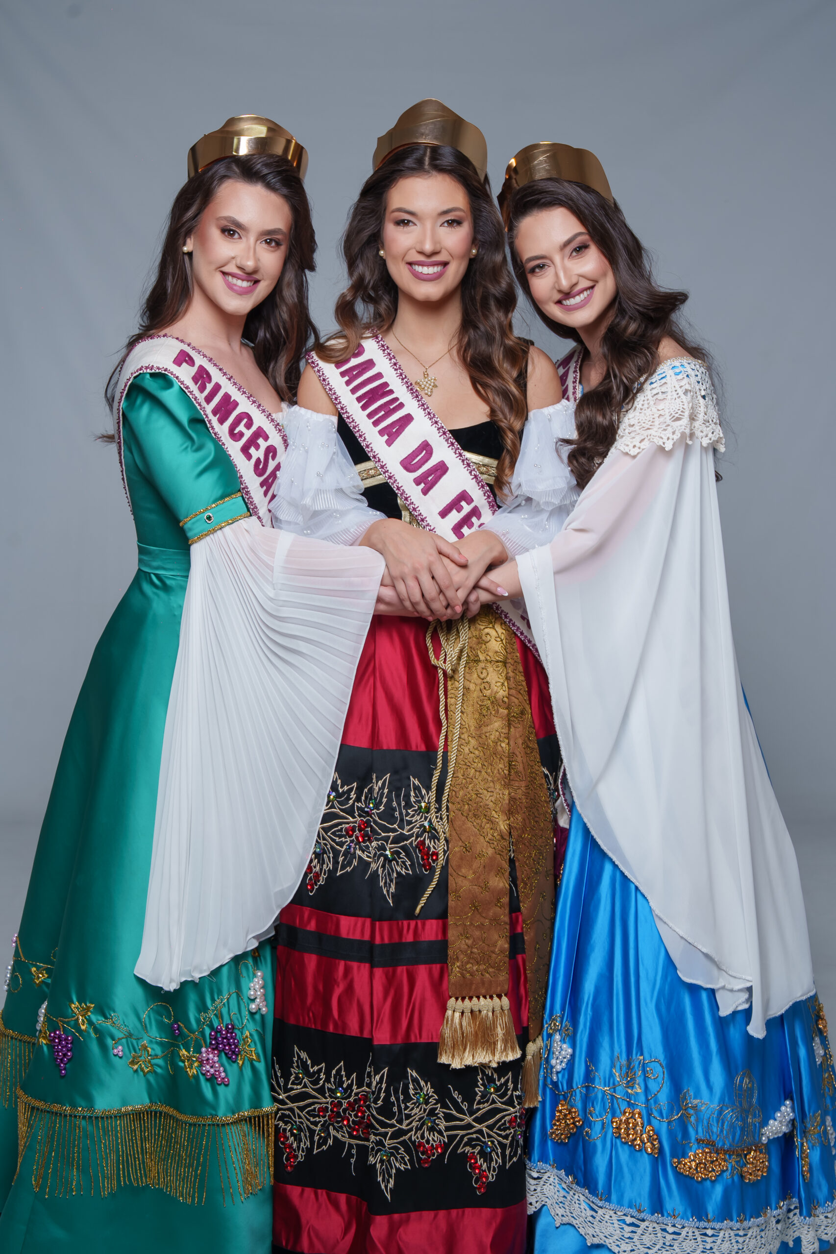 Rainha e Princesas da Festa da Uva 2026 participam da Festuris