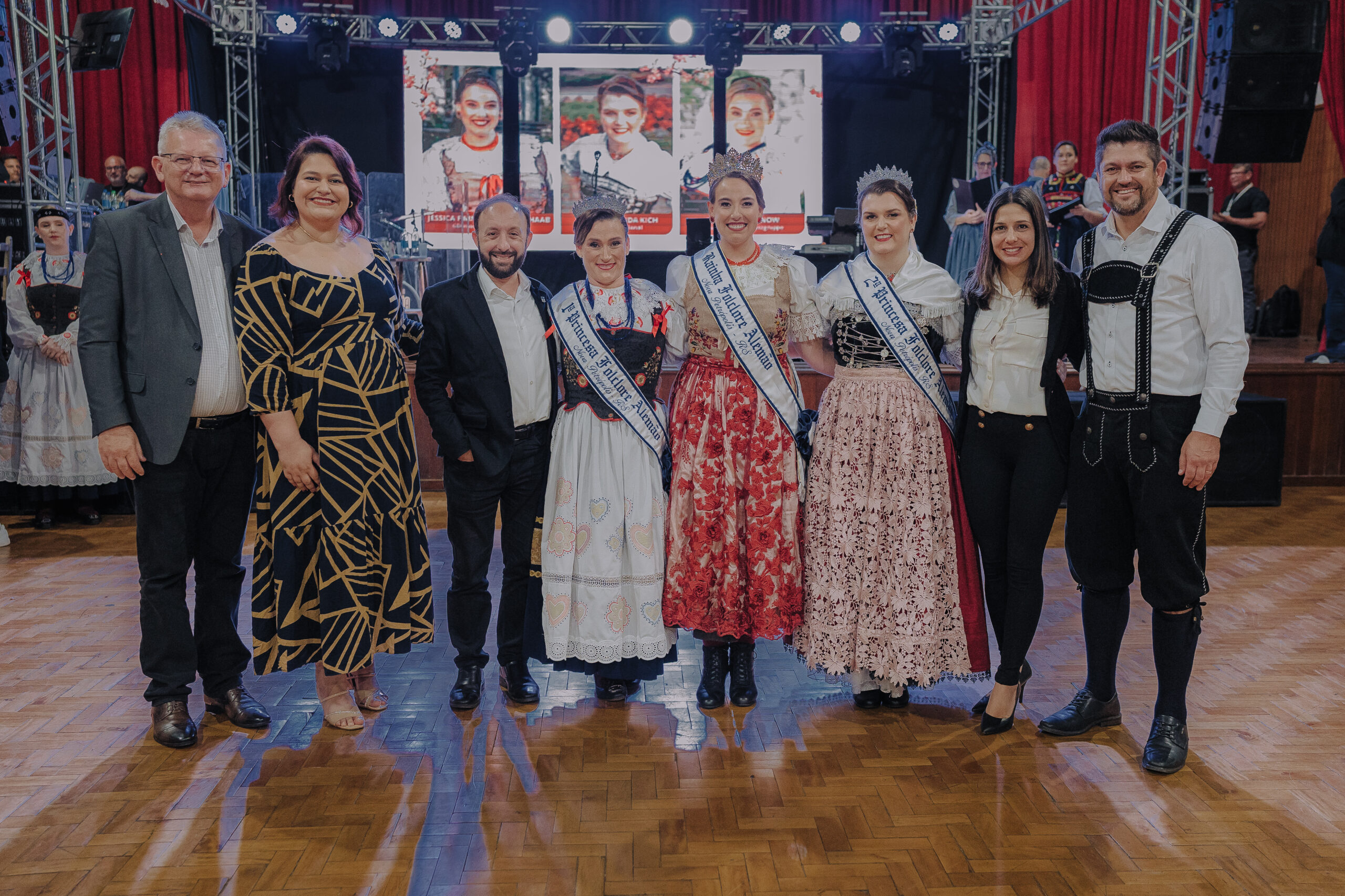 Jéssica Fernanda Schaab é eleita Rainha do Folclore Alemão de Nova Petrópolis