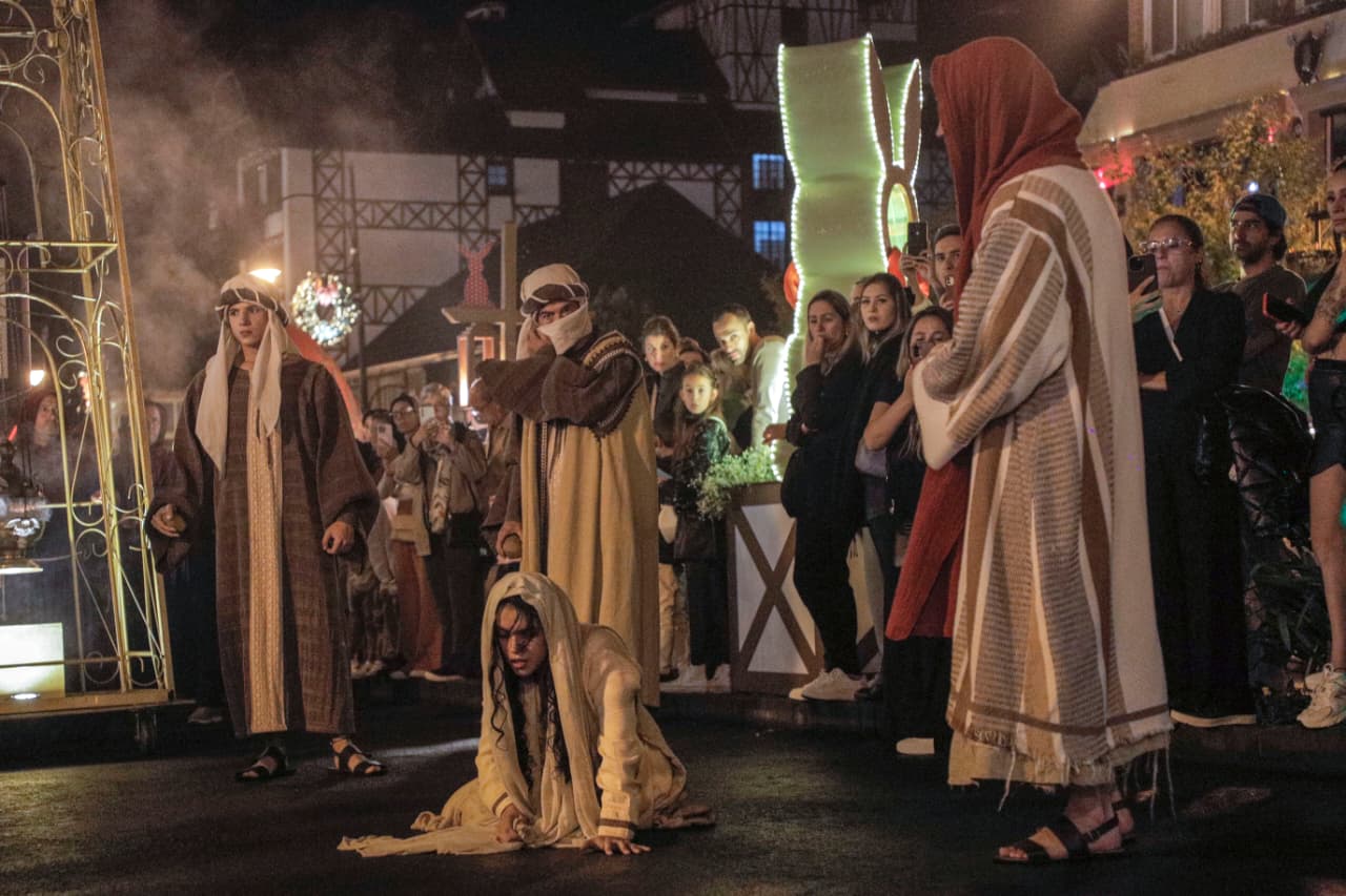 Procissão dos Passos marca Sexta-feira Santa com fé e reflexão no Gramado Aleluia