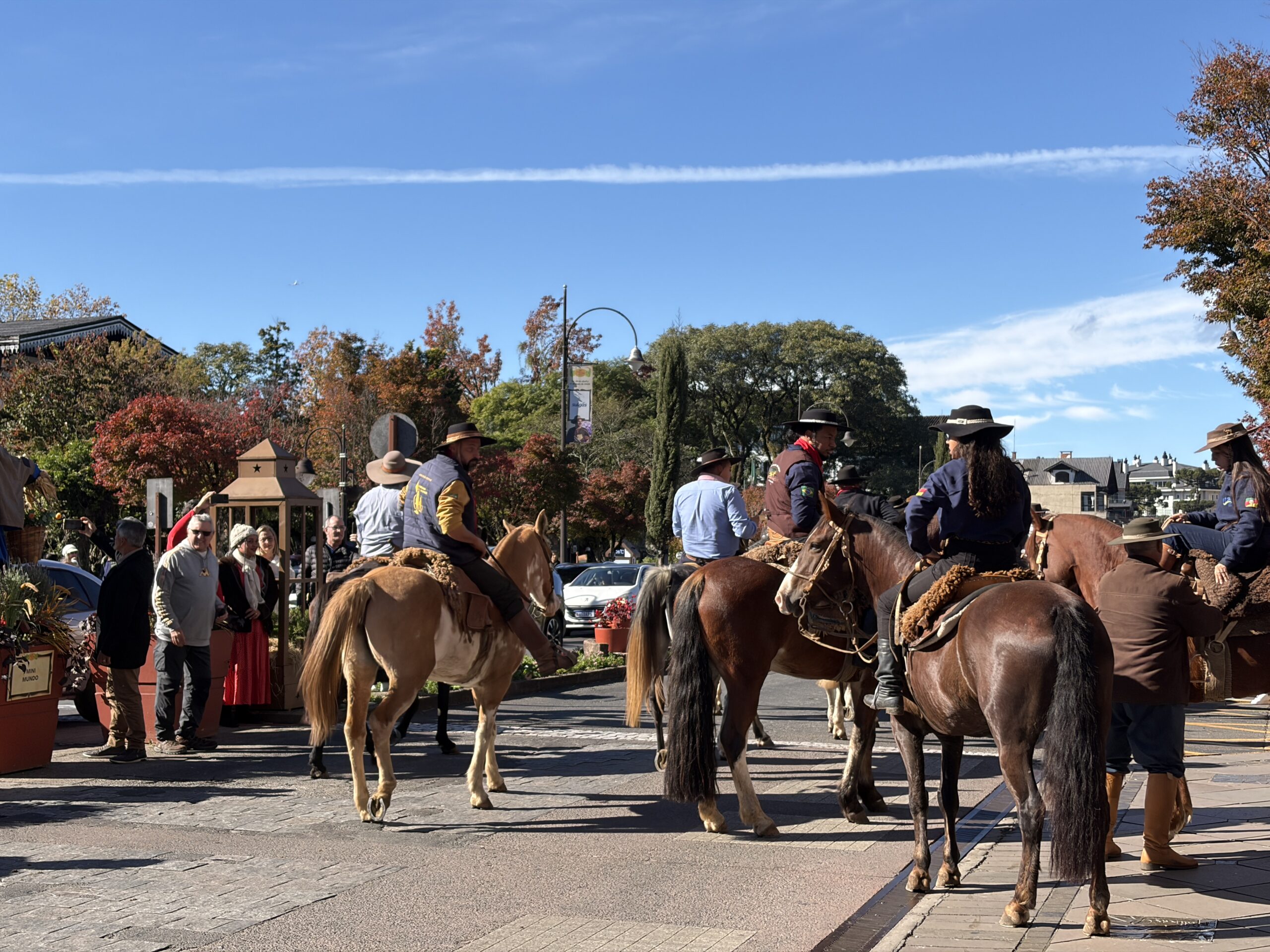 Cavalgada da Serra passa por Gramado e celebra tradição gaúcha