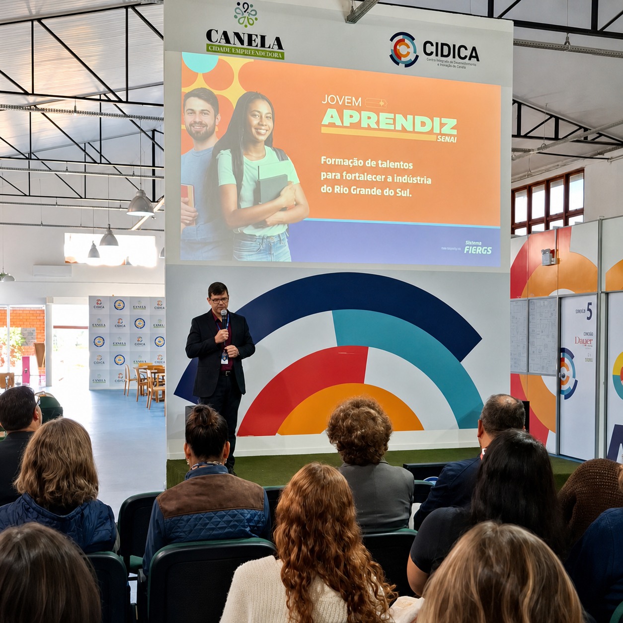 Empresários de Canela e região recebem orientações sobre o Programa Jovem Aprendiz em workshop no Cidica