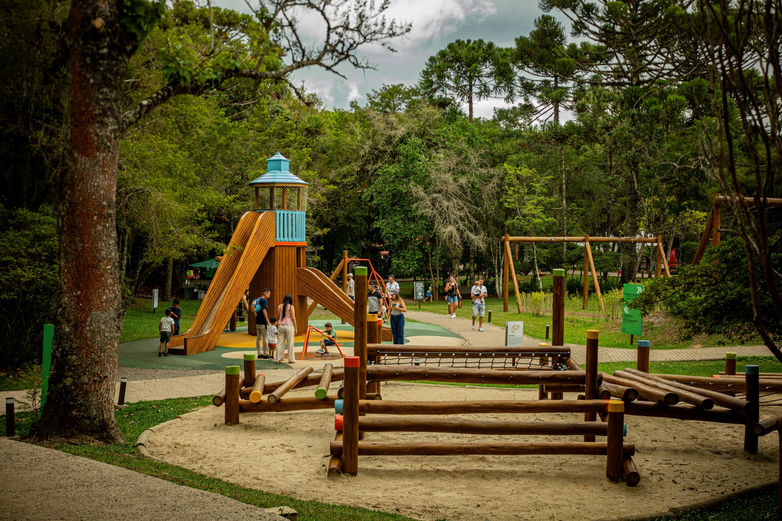 Parque do Caracol, em Canela, transforma natureza em cenário para brincadeiras no Mês das Crianças